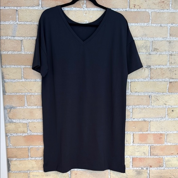FIG Black V-Neck/Crewneck T-Shirt Dress - Picture 1 of 5